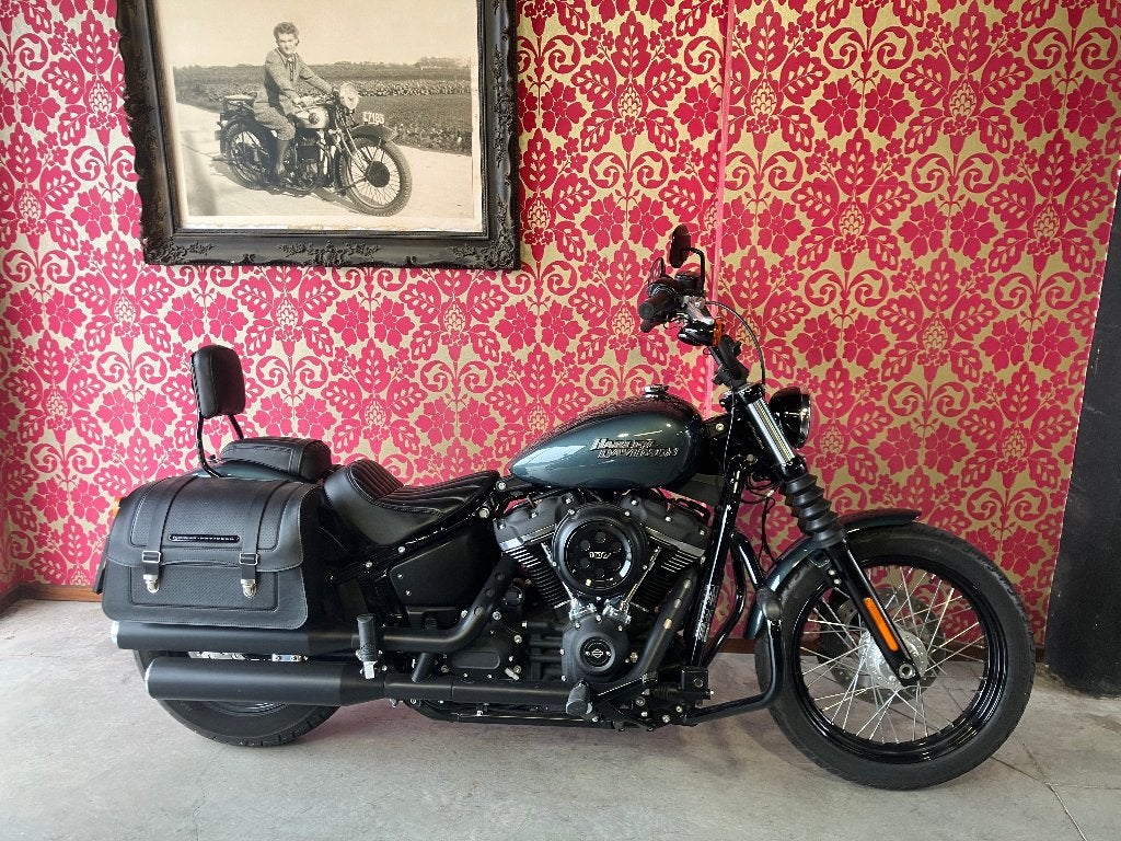 harley davidson softail street bob 2020 12160km met garantie, 2 cilinders, 1745 cc, Nieuw, Bedrijf