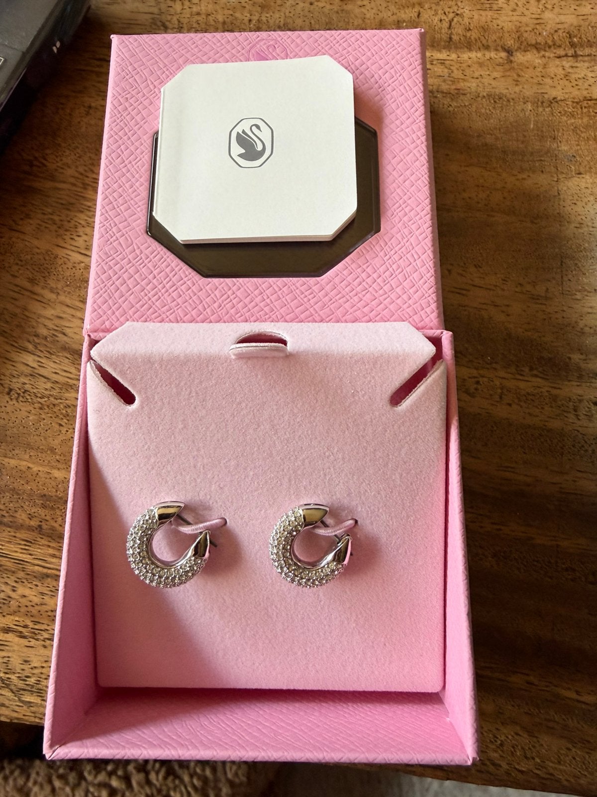 Swarovski mooie oorbellen met doos en certificaat ( nieuw), Verzamelen, Swarovski, Nieuw, Ophalen of Verzenden