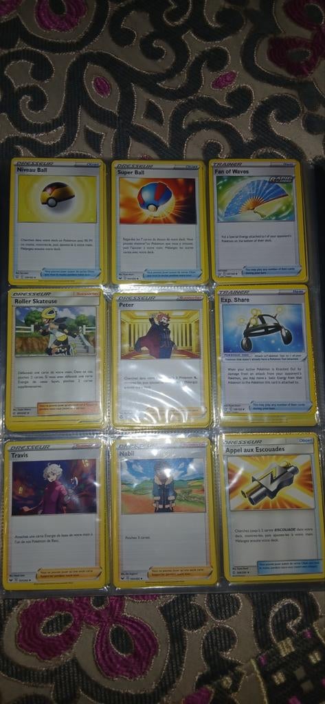 Carte pokemon avc le paket, Hobby & Loisirs créatifs