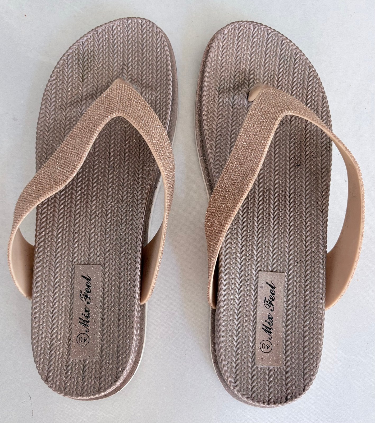 Teenslippers maat 40 merk Mix Feel, Kleding | Dames, Schoenen, Ophalen of Verzenden, Gedragen, Beige, Slippers