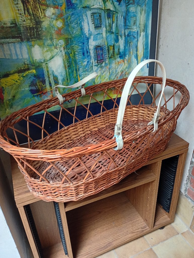 Vintage baby draagmand in riet, Ophalen
