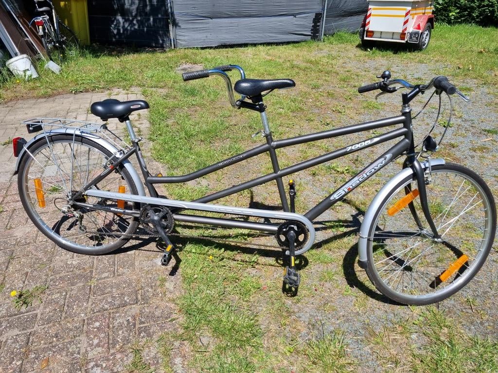 Vélo tandem 6 vitesses en très bon état
28,5 pouces en alumi, Enlèvement ou Envoi