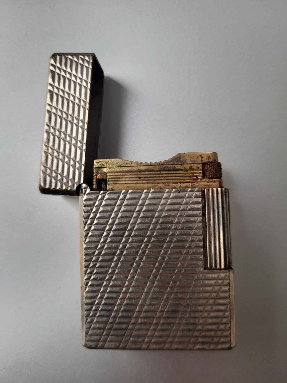 S.T. Dupont aansteker, Verzenden, Aansteker