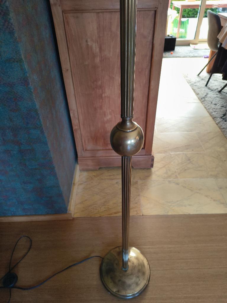 Antieke staanlamp, Enlèvement