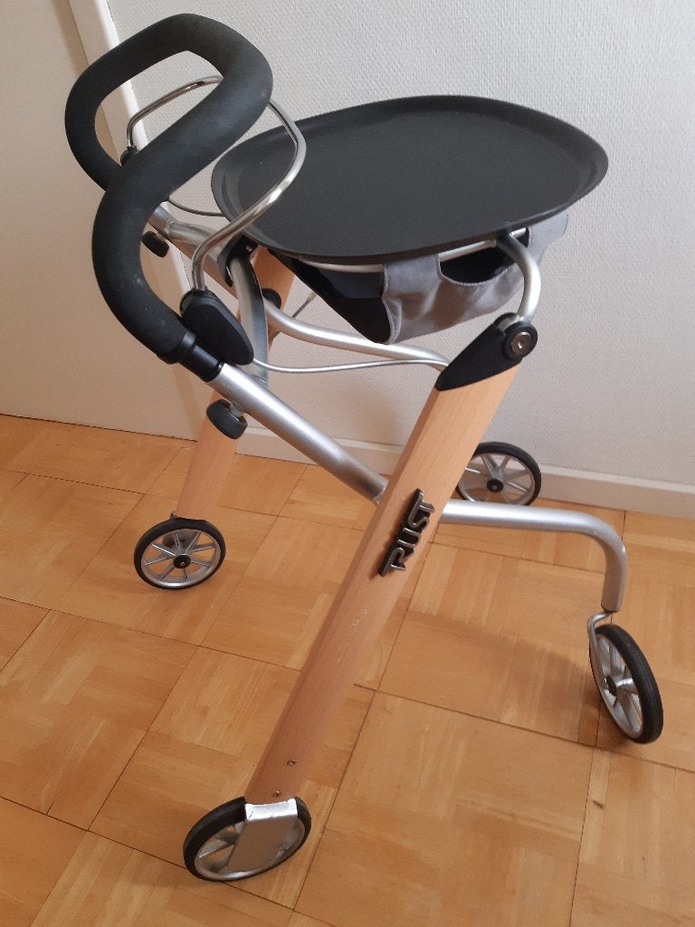 Rollator -- trust -     Zoals NIEUW, Diversen, Rollators, Ophalen, Lichtgewicht, Zo goed als nieuw