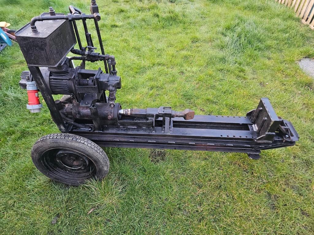 Kliefmachine 6 ton 3 fase zuiger lekt, Ophalen