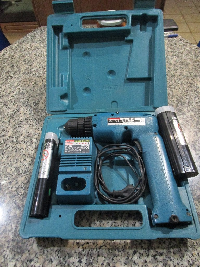 Makita batterij boormachine 6095D, Variabele snelheid, Nieuw, 400 tot 600 watt, Ophalen