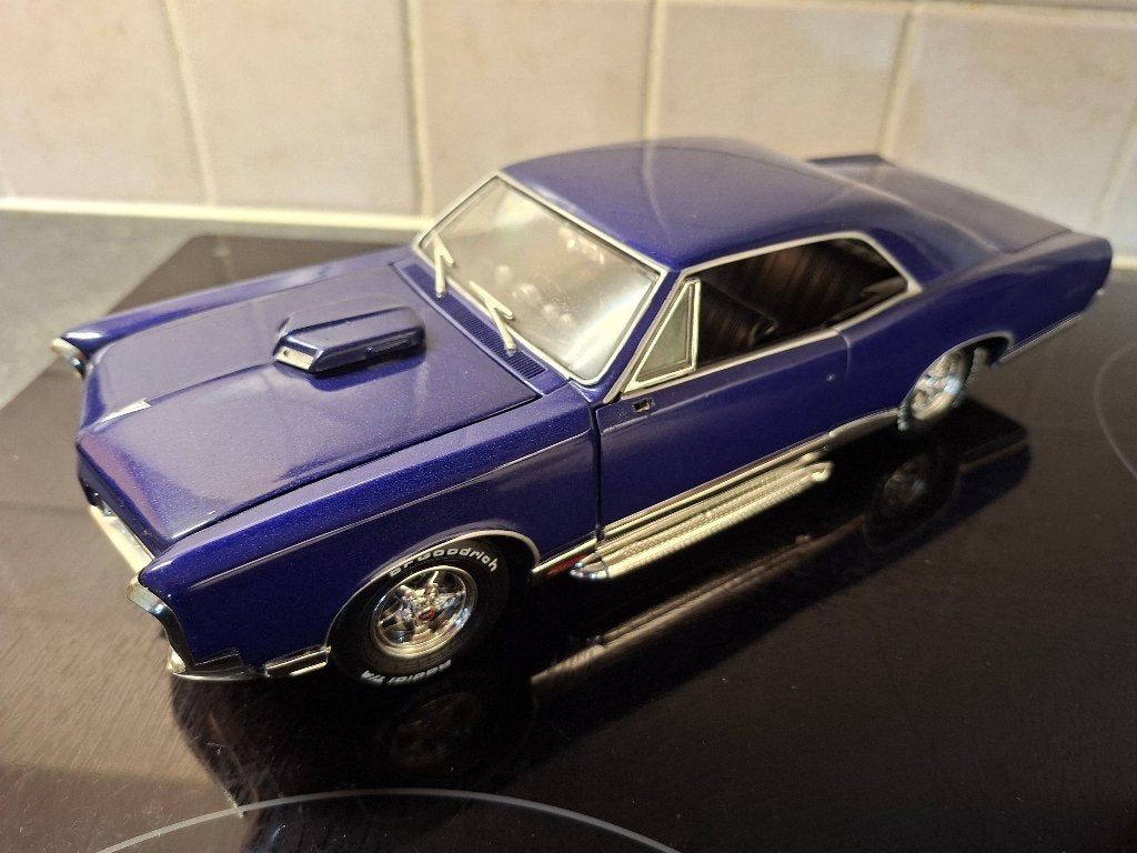 3 x movie model cars 1:18, Ophalen