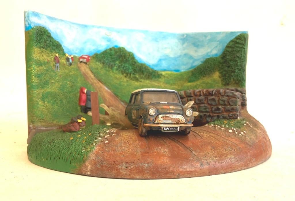 Mini Cooper racing diorama Vanguards RD2001., Hobby & Loisirs créatifs, Voitures miniatures | 1:43, Enlèvement ou Envoi, Comme neuf