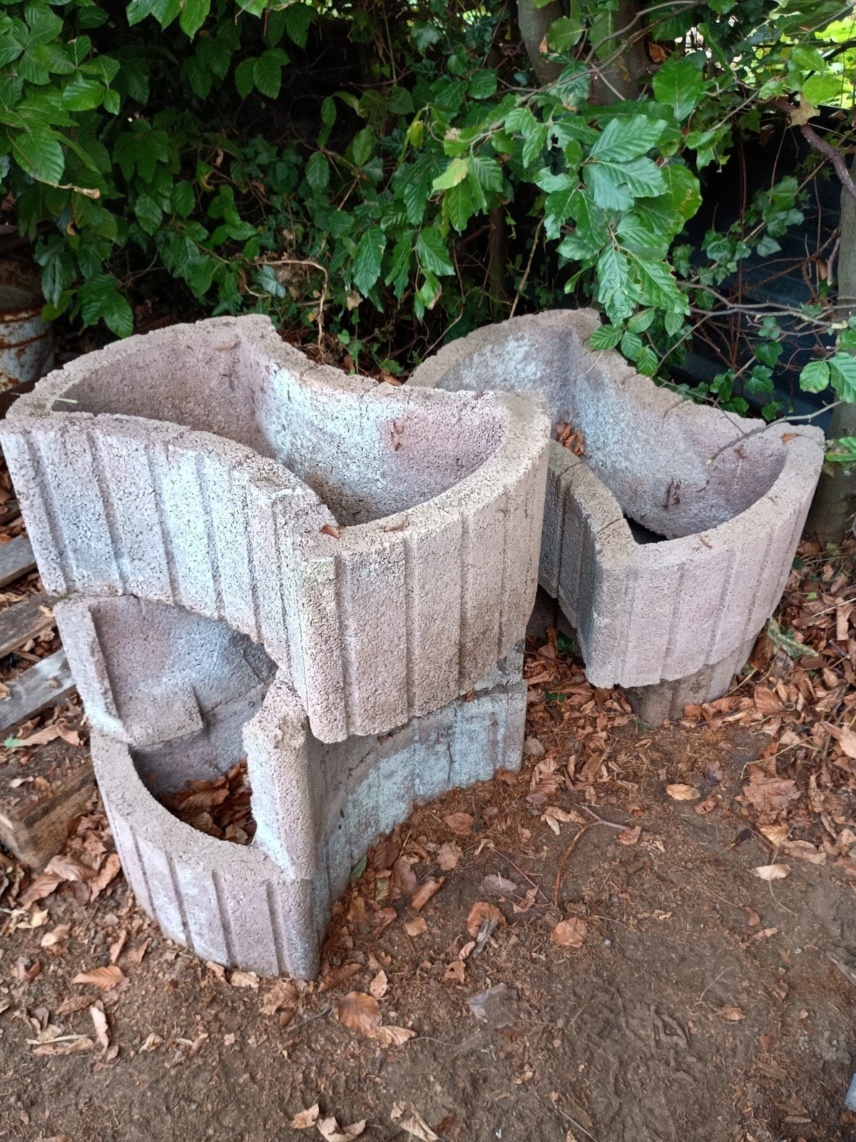 Betonnen bloembakken, Ophalen
