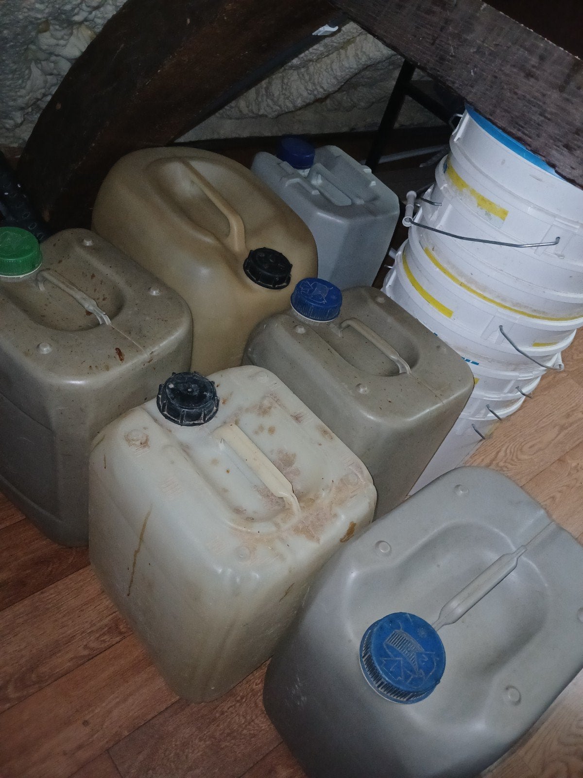 bidons 25 litres, Enlèvement