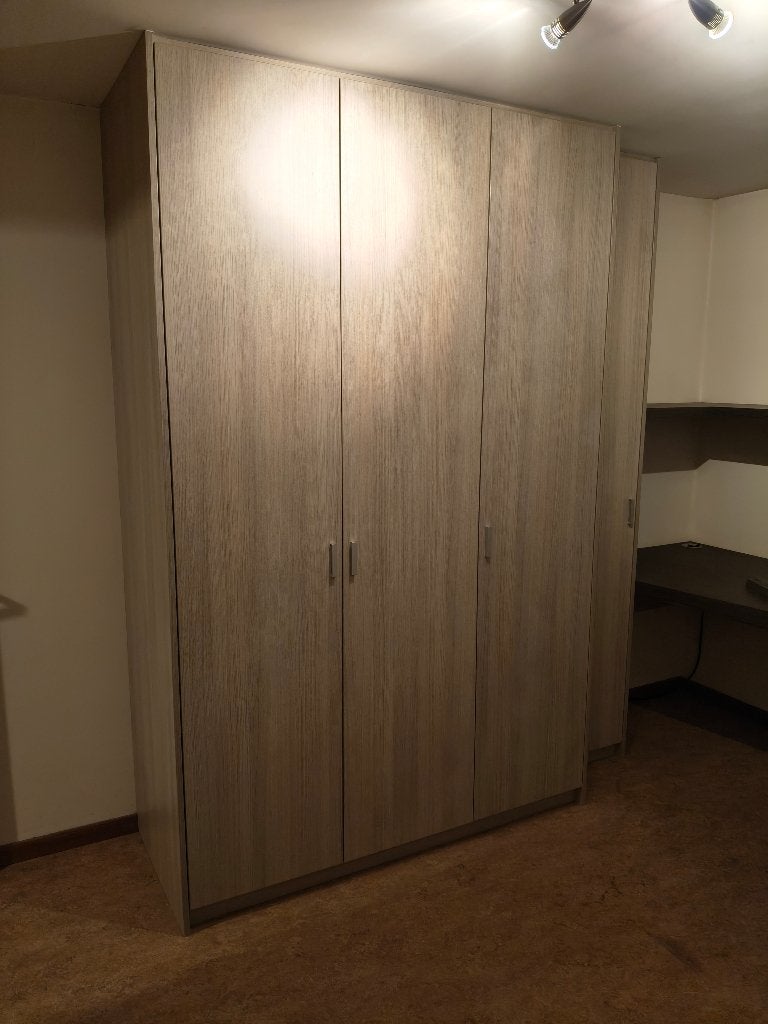 Grote kleerkast met hangruimte en legplanken + kolomkast, Huis en Inrichting, Ophalen, Met deur(en), Gebruikt, 100 tot 150 cm