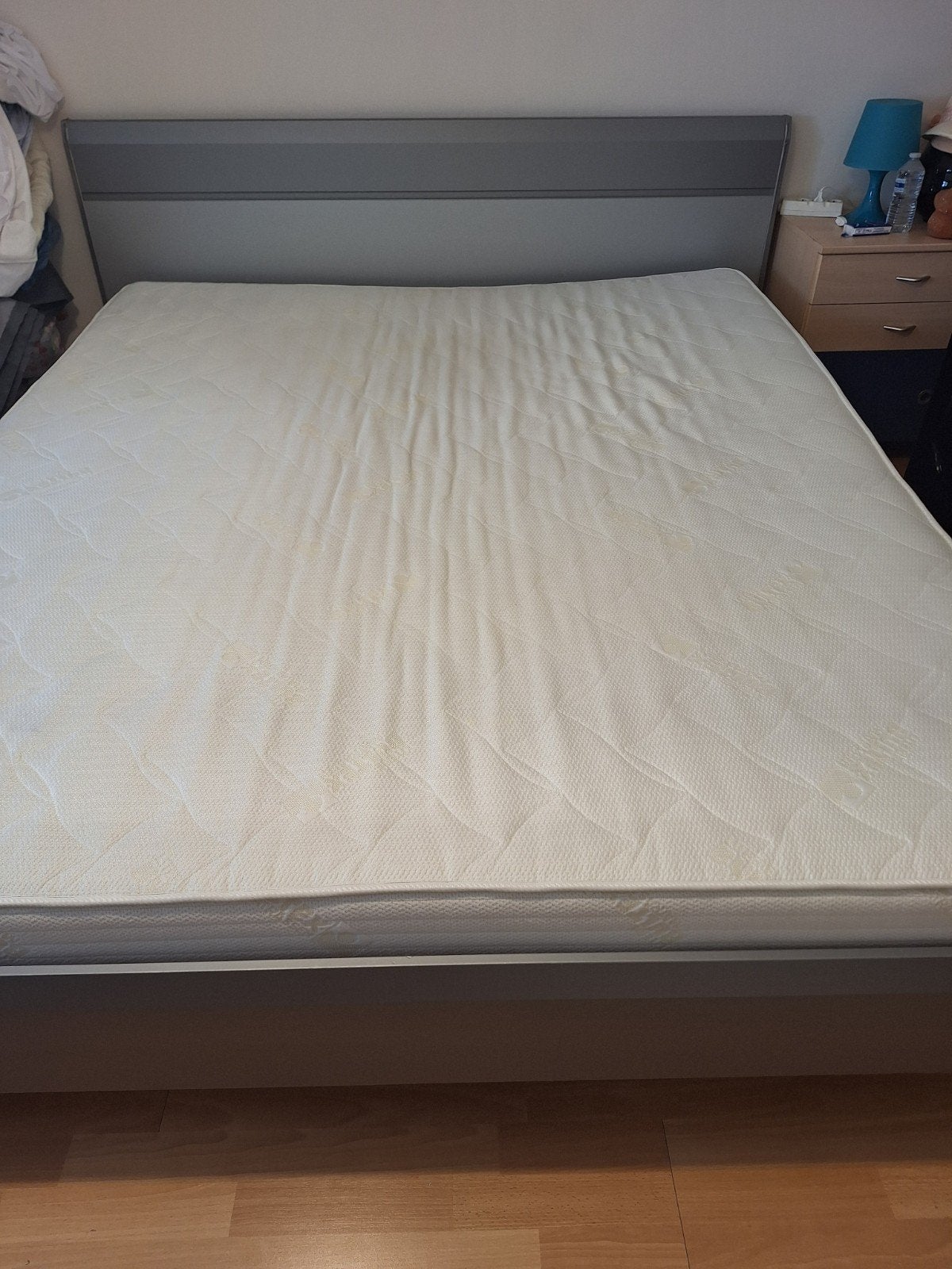Houten bed 220cmx180cm met lattenbodems en matras, Ophalen, Gebruikt, Tweepersoons, 180 cm