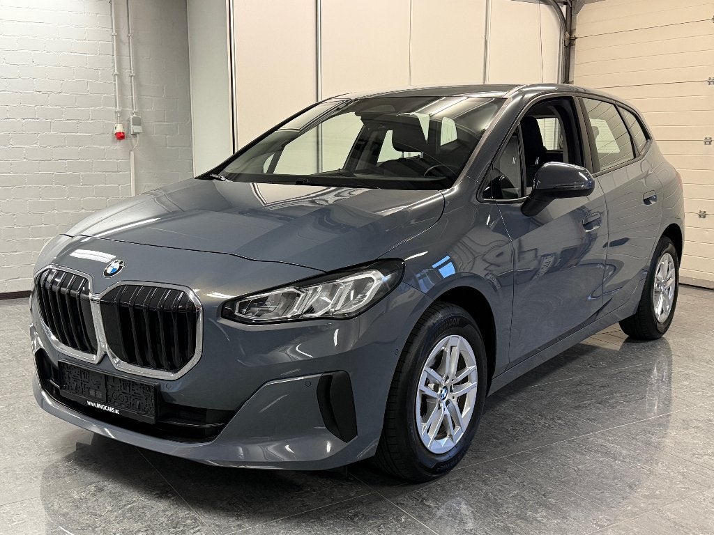 BMW 218i Active Tourer Automaat "Navi/Camera", Autos, BMW, 100 kW, Argent ou Gris, Achat, Entretenue par le concessionnaire
