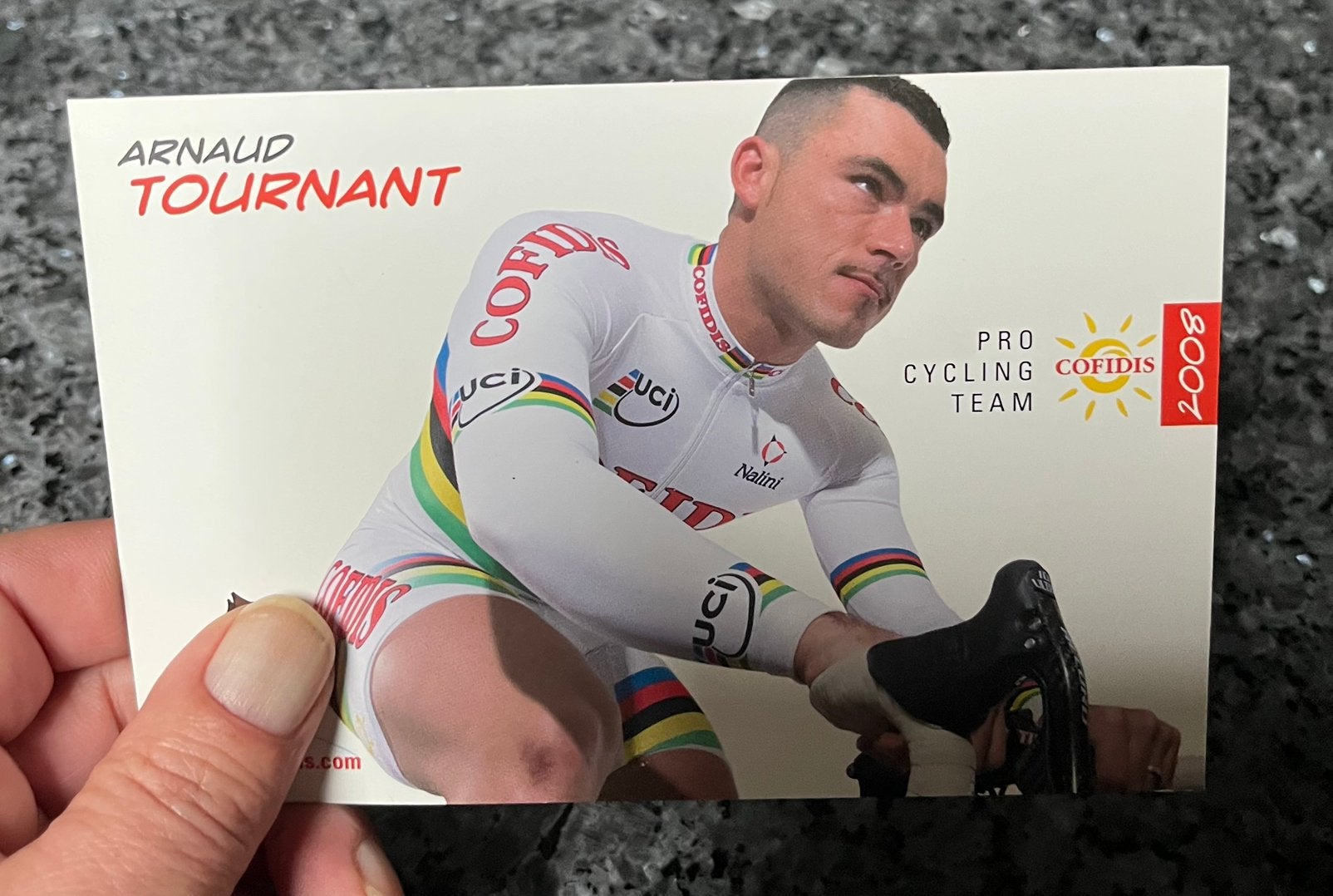 Le cycliste Arnaud Tournant champion du monde, Enlèvement, Comme neuf