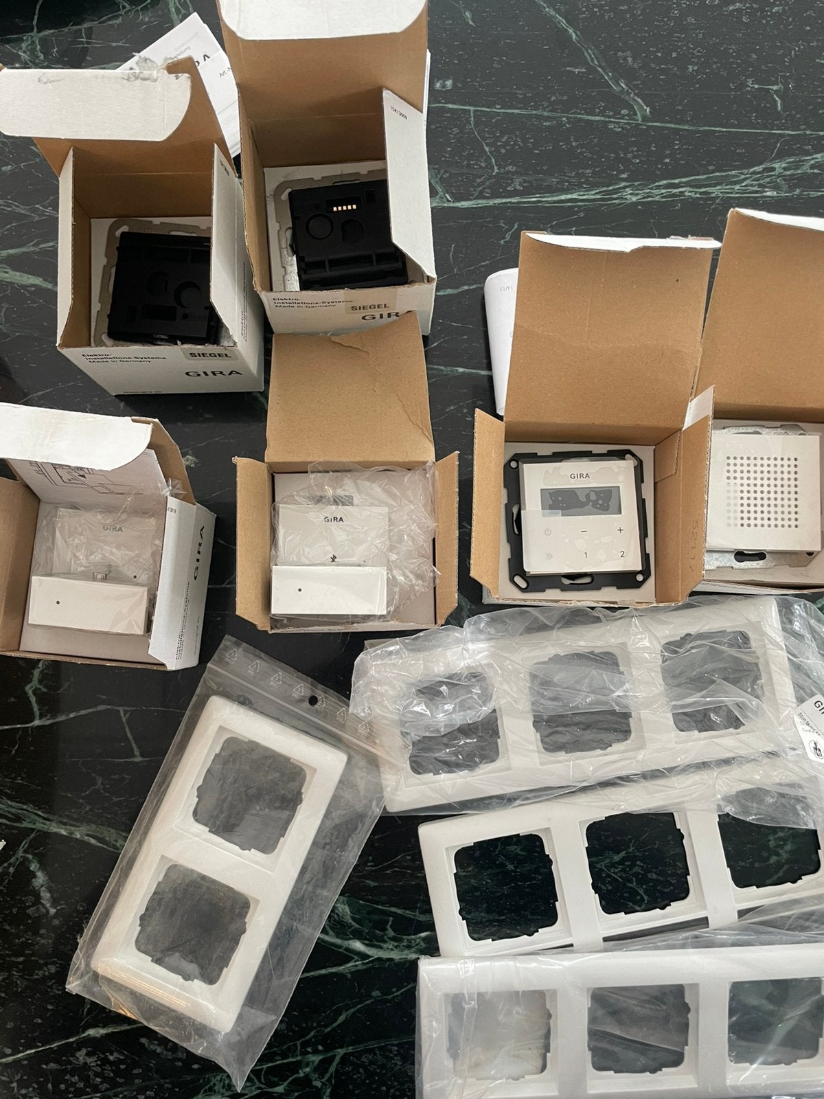 Gira inbouwradio systeem 55  met dockingstation. Nieuw, Doe-het-zelf en Bouw, Elektriciteit en Kabels, Nieuw, Ophalen