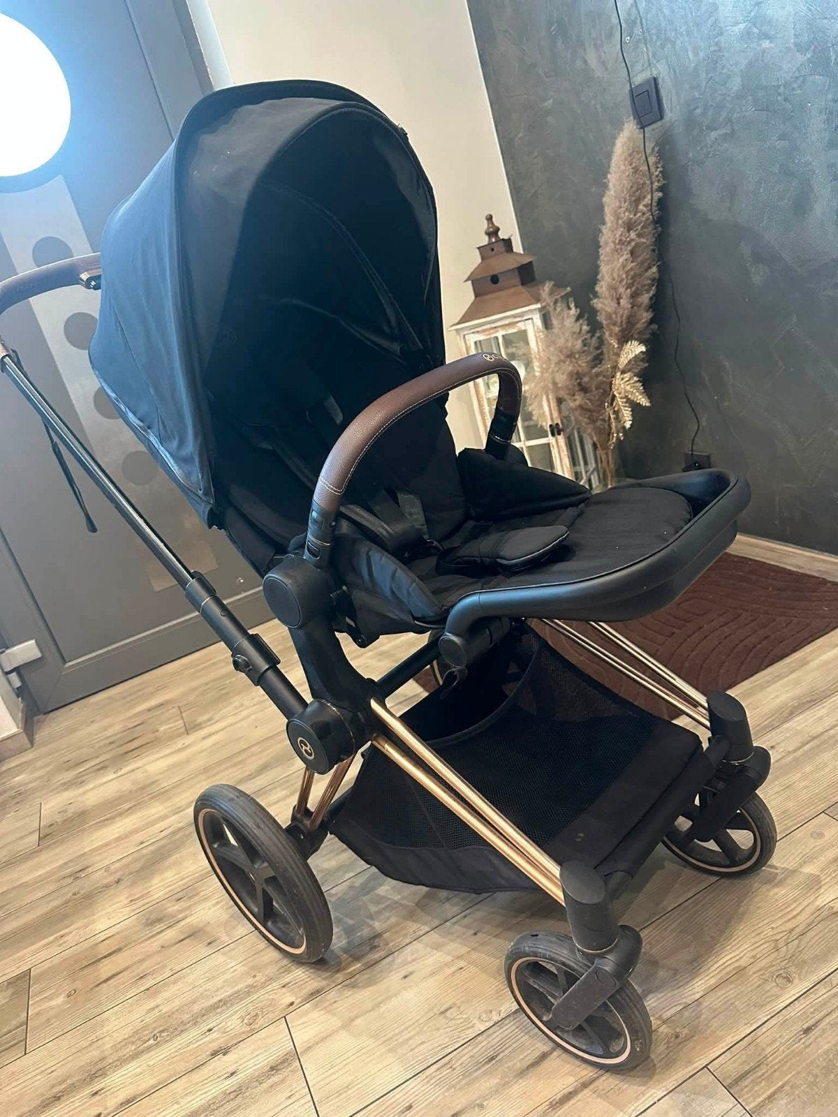 À VENDRE – CYBEX PRIAM ROSE GOLD & NOIR 
C’est avec un pi, Enlèvement, Poussette