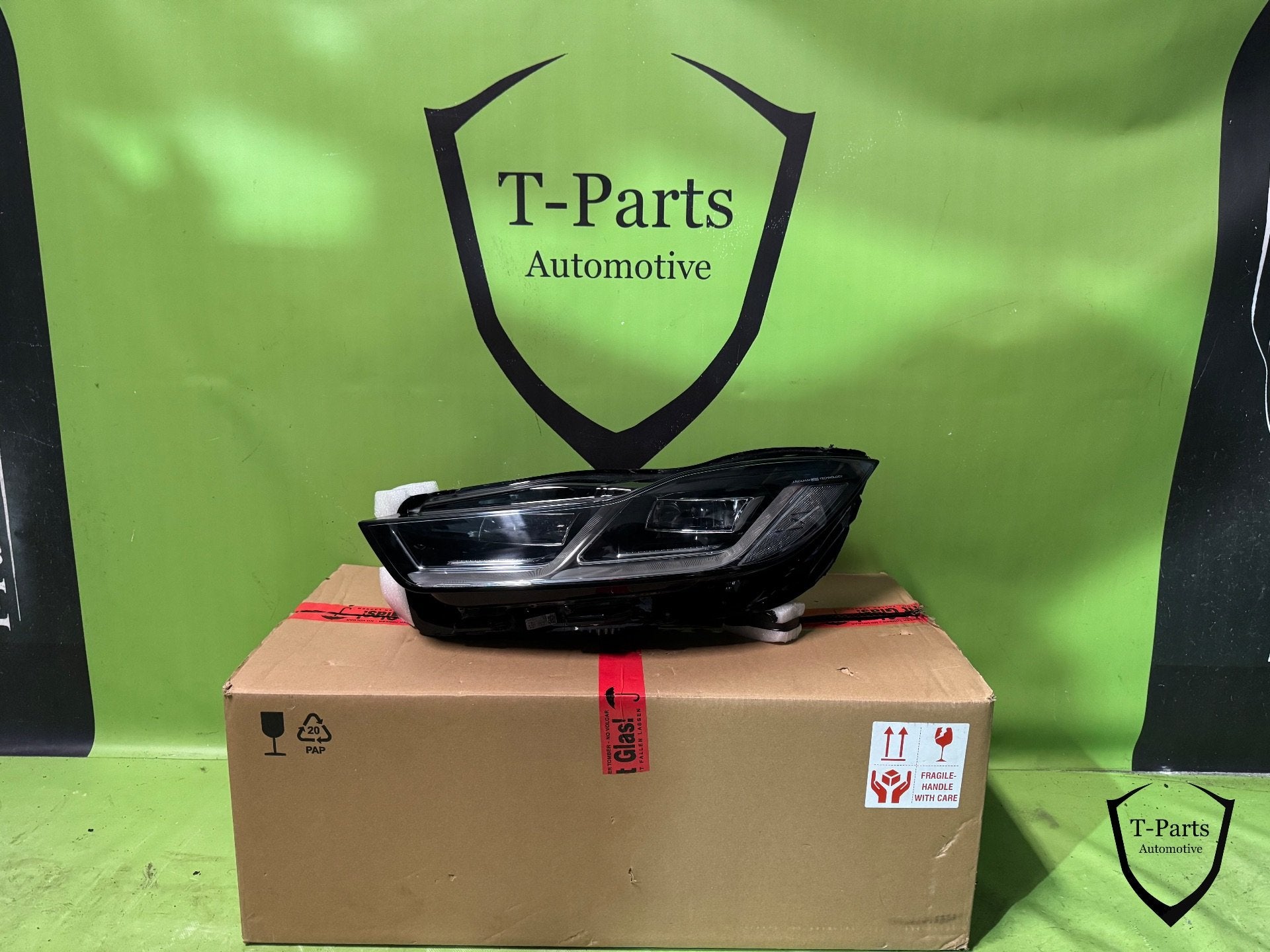 jaguar I-pace i pace koplamp links M9D313W030, Info@fabrikant.eu, Fabrikant BV, Fabrikantstraat 1
1000 AA  Amsterdam, NL, Nieuw