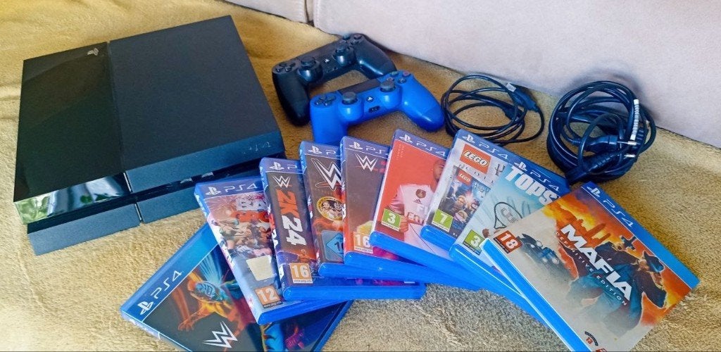 PS4 + 2 MANETTES + JEUX - Très bon état, Consoles de jeu & Jeux vidéo, Consoles de jeu | Sony PlayStation 4, 500 GB, Avec jeux