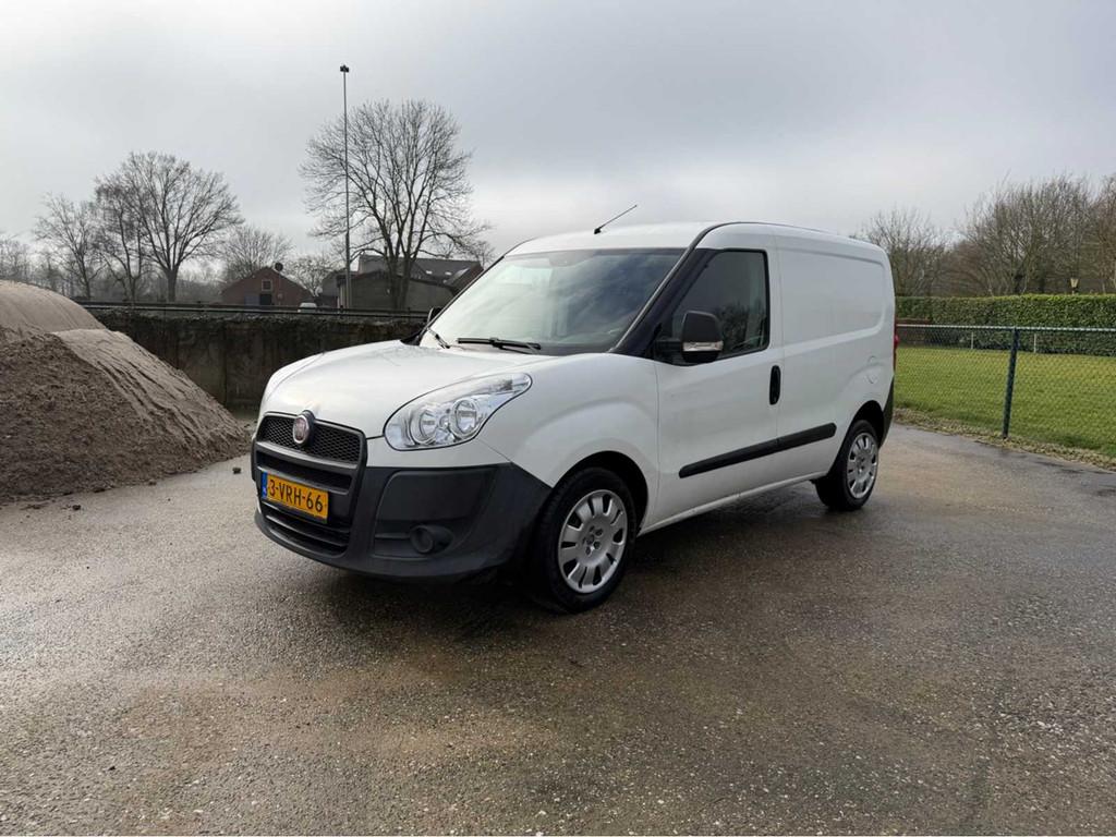 Véhicule commercial cargo Doblò Fiat GNC 2011, Autos, Euro 5, Entreprise, Boîte manuelle, Occasion