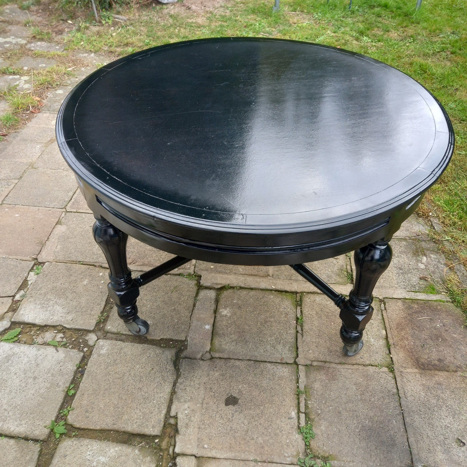 table en bon état en être Macif diamètre120cm+-, Maison & Meubles, Enlèvement