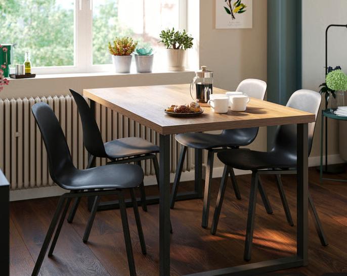 Tafel Skalsta IKEA met 2 stoelen., Ophalen, 100 tot 150 cm, 50 tot 100 cm, Zo goed als nieuw