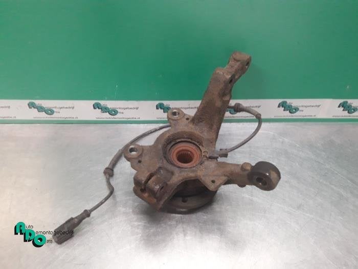 Fusee rechts-voor van een Renault Clio (Clio 3 06-), Gebruikt, -, Renault, -