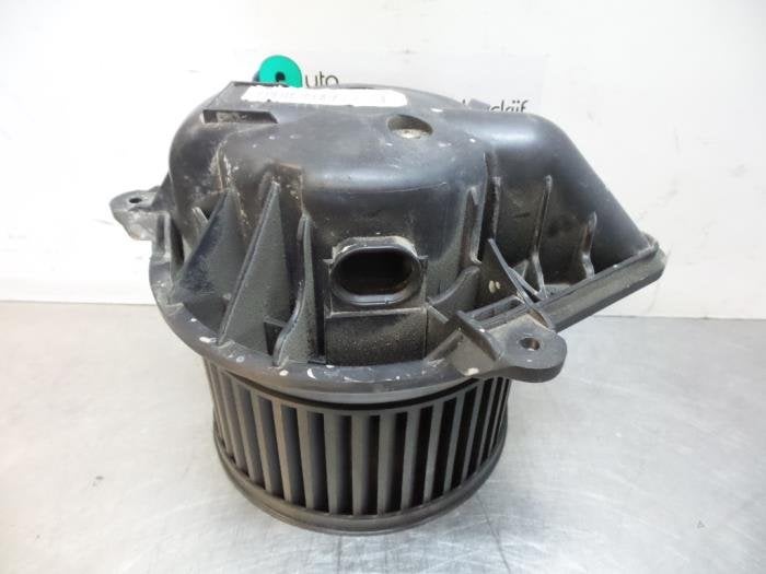 Kachel Ventilatiemotor van een Opel Vivaro (Vivaro 01-), Gebruikt, -, -, Opel