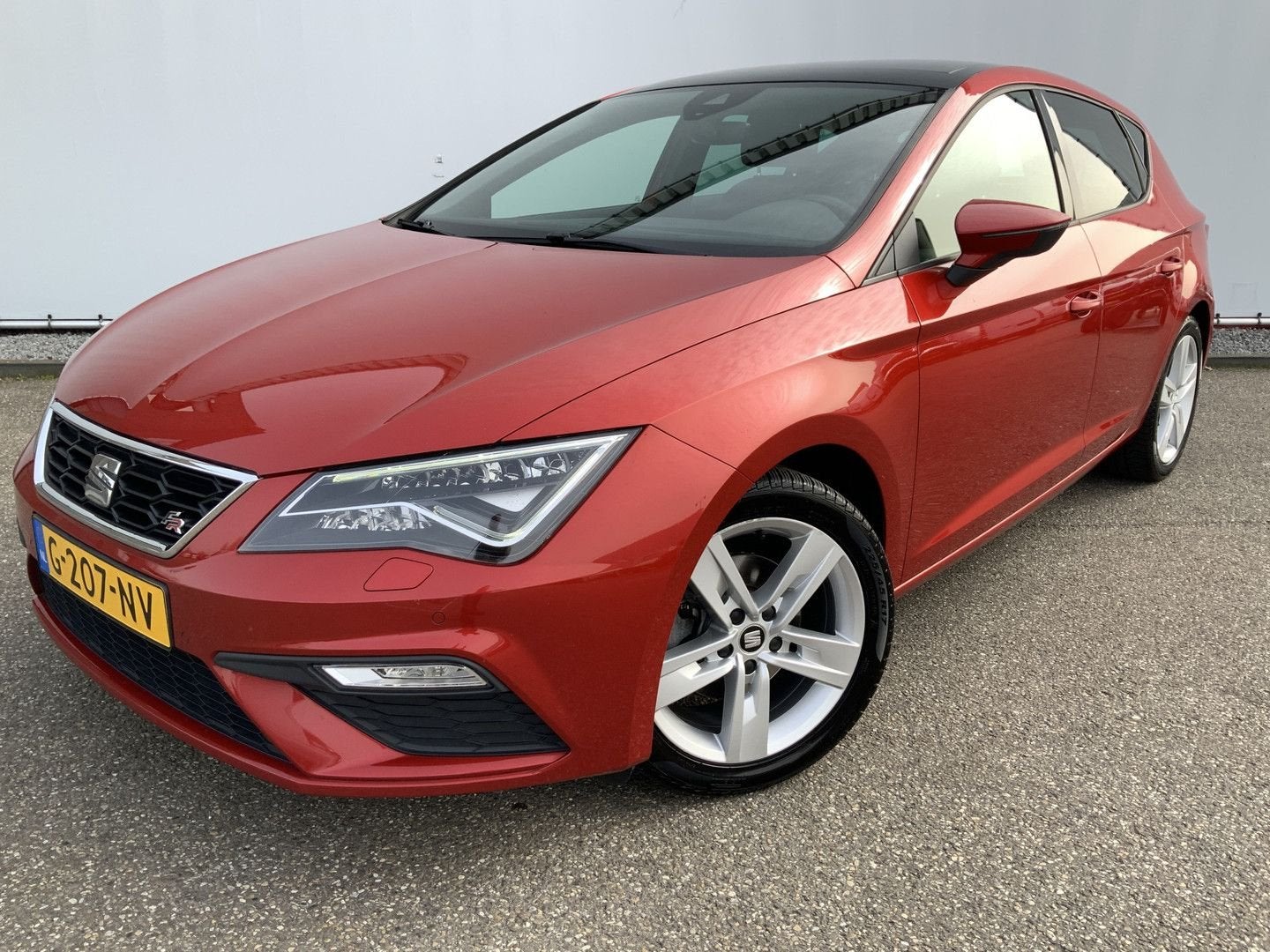 Seat Leon 1.5 TSI FR Ultimate Edition, Panoramadak, Cruise,, Auto's, Zwart, Leon, Bedrijf, Rood