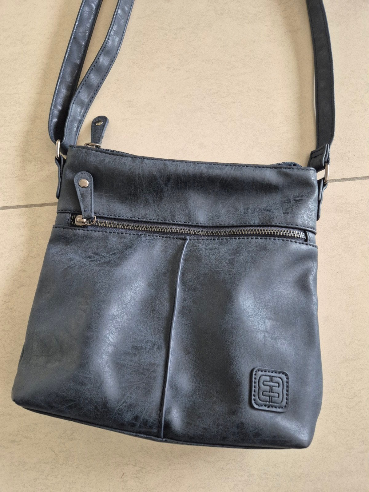 Enrico Benetti donkergrijze schoudertas crossbody tas, Bijoux, Sacs & Beauté, Enlèvement ou Envoi, Comme neuf, Gris