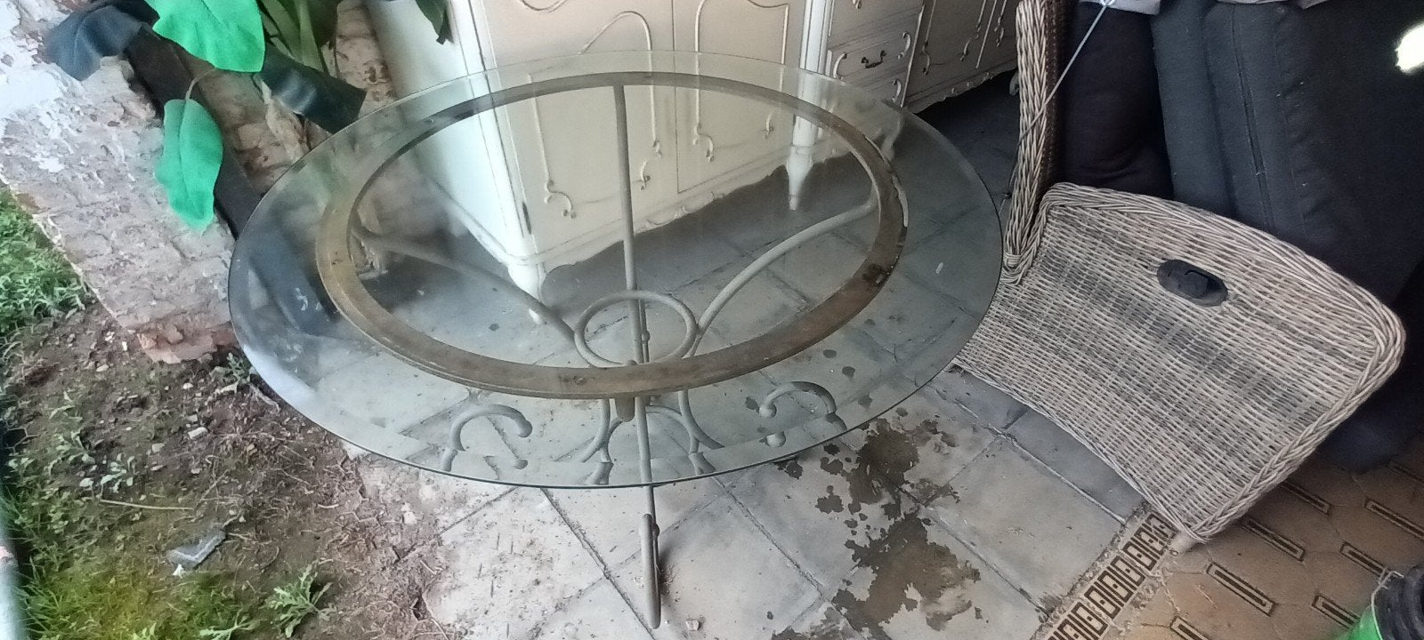 glazen tuintafel met ijzeren onderstel, Ophalen, Zo goed als nieuw