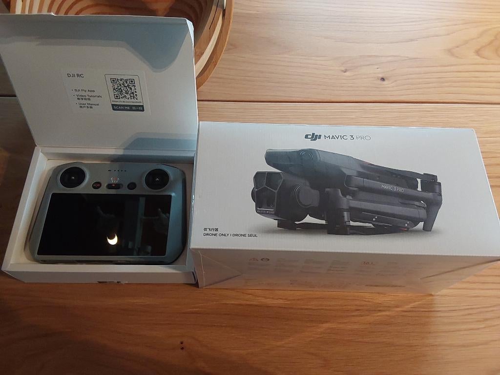 DJI Mavic 3 pro. NIEUW IN DE DOOS !!, Hobby & Loisirs créatifs, Enlèvement ou Envoi, Neuf