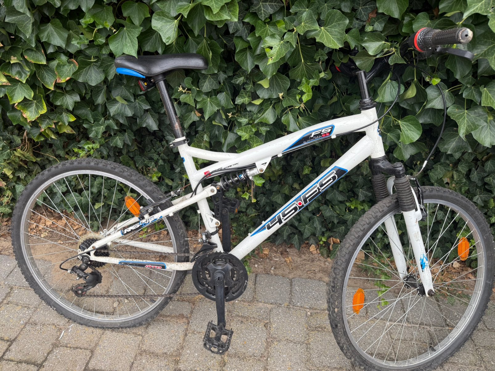 Oude fiets om op te maken, Enlèvement, Utilisé
