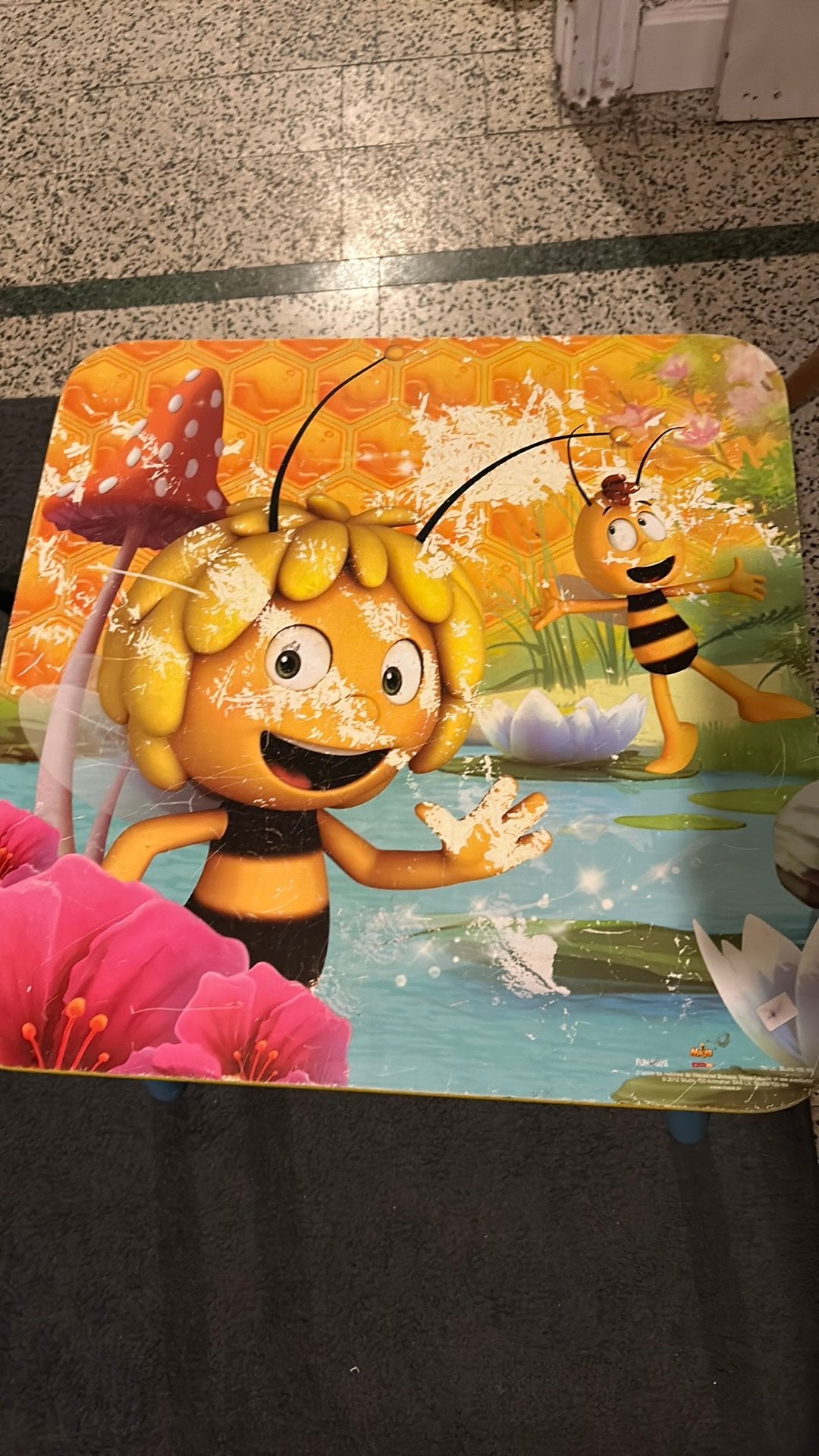 Tafeltje maya de bij, Ophalen, Gebruikt, 2 tot 4 jaar, Van hout