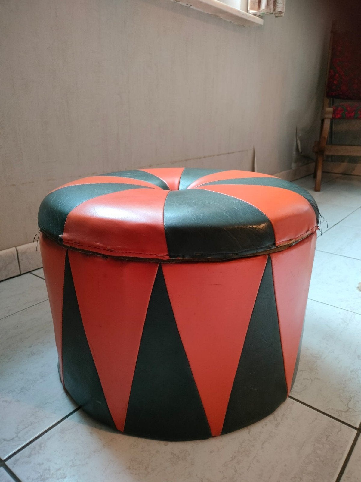 Retro poef circus oranje zwart, Huis en Inrichting, Fauteuils, Ophalen