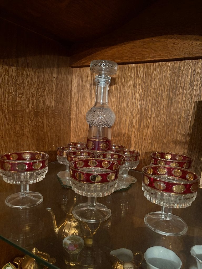 Antiek glazen servies met fles, Ophalen