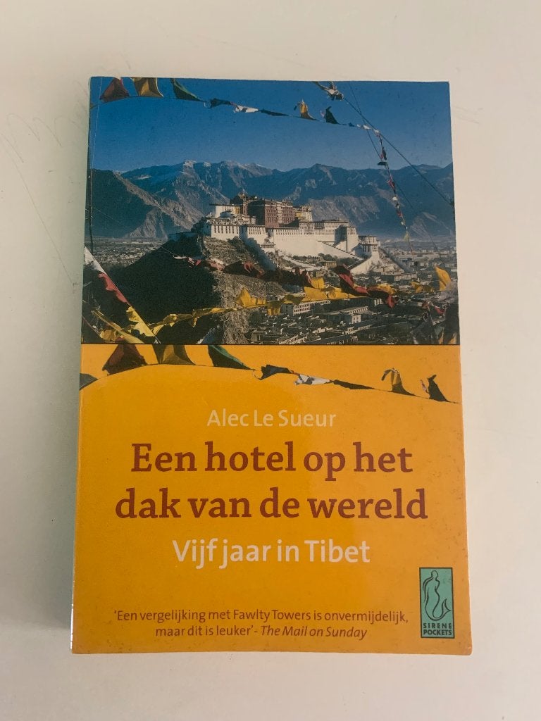 Een hotel op het dak van de wereld, Alec le Sueur, Boeken, Reisverhalen, Ophalen of Verzenden, Gelezen, Azië