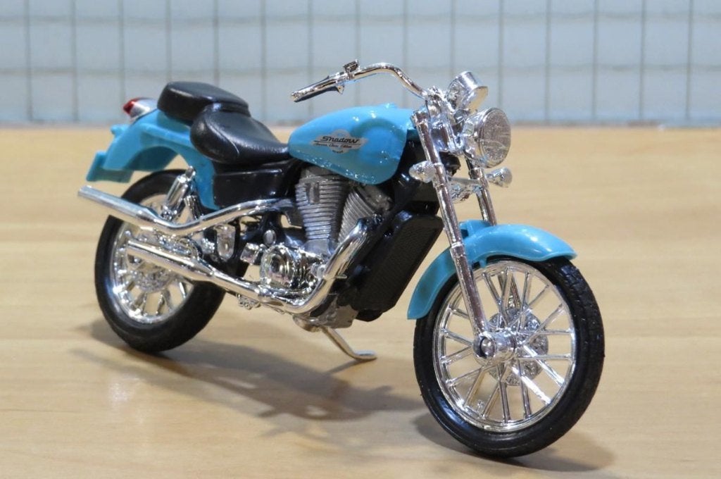 Honda VT1100c c2 Shadow 1:18 blister, Hobby en Vrije tijd, Modelauto's | 1:18, Ophalen of Verzenden, Nieuw, Motor, Maisto