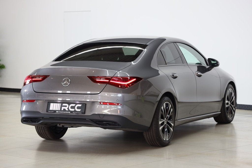 Mercedes-Benz CLA 180 Coupé Night-pakt Sfeerlicht KEYLESS-G, Auto's, Gebruikt, Zwart, 4 cilinders, 136 pk