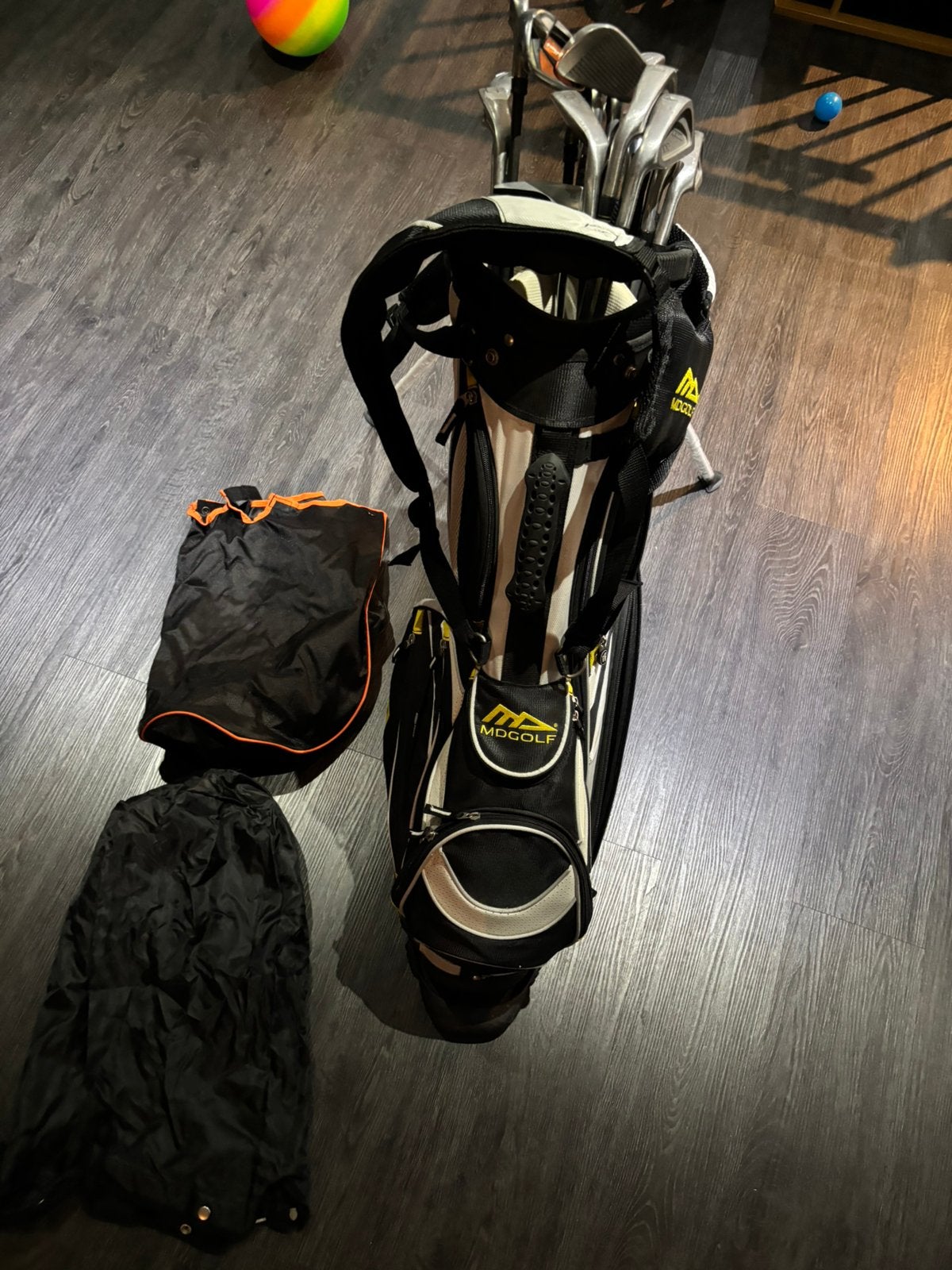 Set de golf MD Golf – Sac trépied + clubs – Très bon état, Enlèvement, Comme neuf, Sac