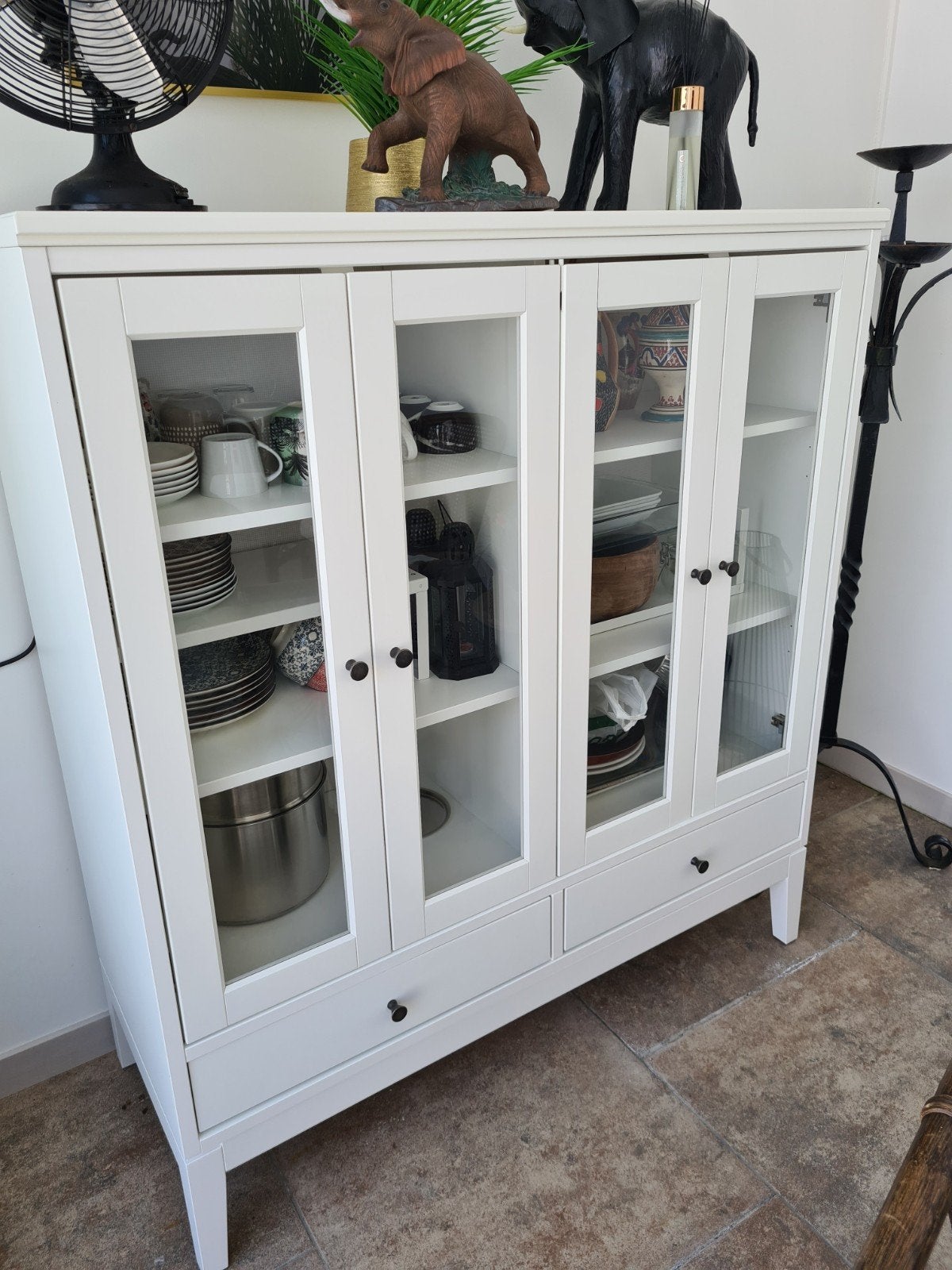 Vitrine Ikea, Enlèvement