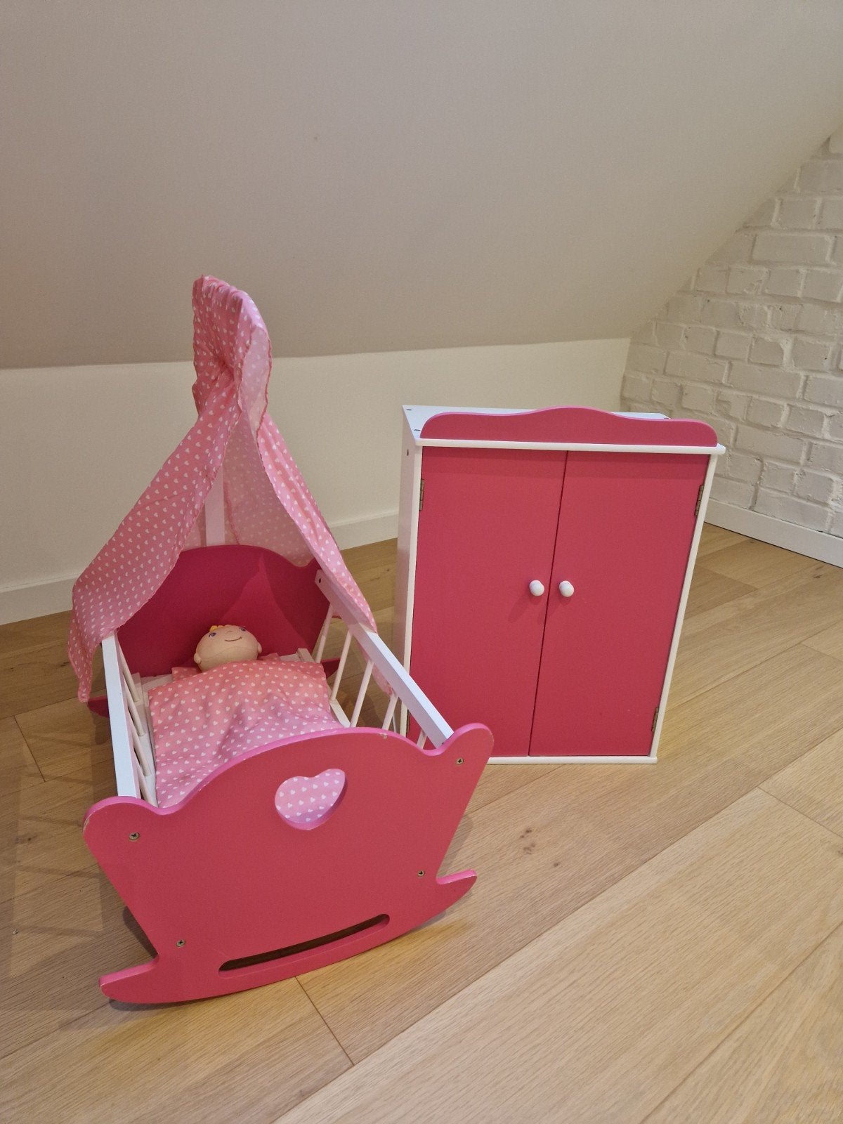 Pop met wieg en kastje, Enfants & Bébés, Jouets | Poupées, Enlèvement