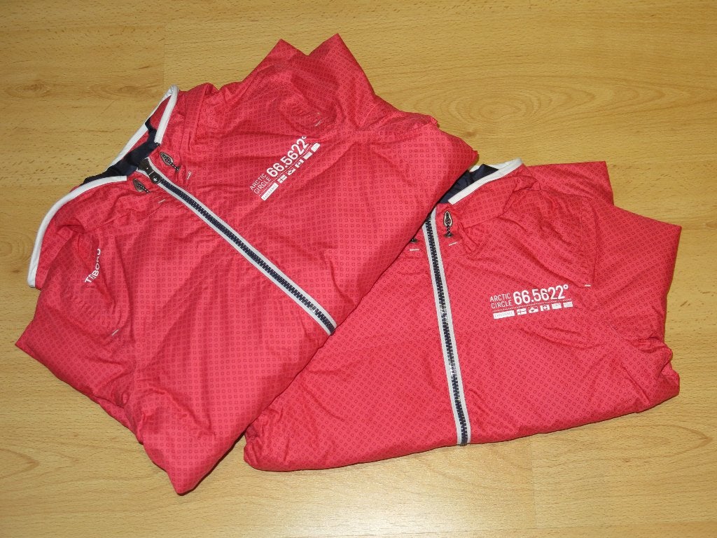 2x een waterdichte jas, NIEUW, Kinderen en Baby's, Kinderkleding | Maat 128, Ophalen, Nieuw, Jas