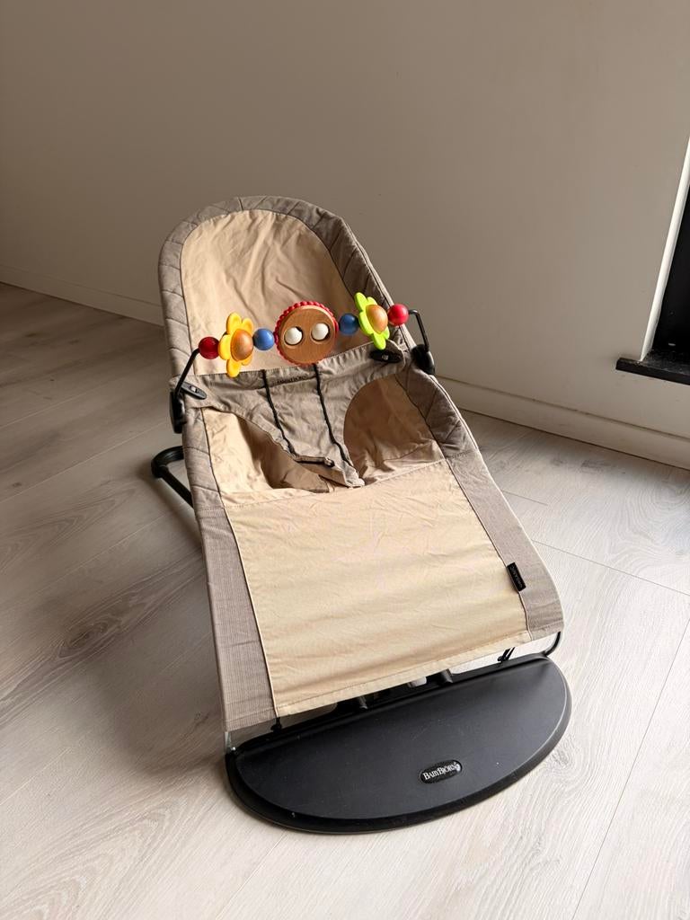 BabyBjörn Wipstoel met speeltje en extra afneembare hoes, Kinderen en Baby's, Wipstoeltjes, Gebruikt, Wipstoel, Met gordel(s) of riempje(s)