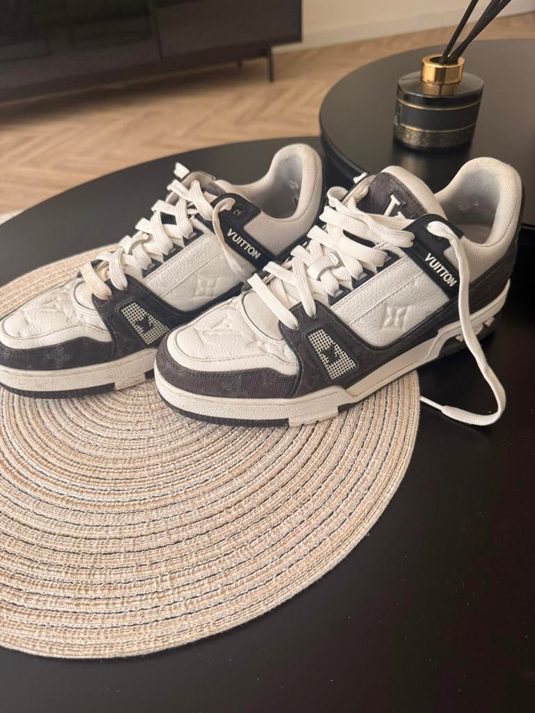 Louis Vuitton LV Trainer Sneaker, Ophalen, Zwart, Sneakers, Gedragen