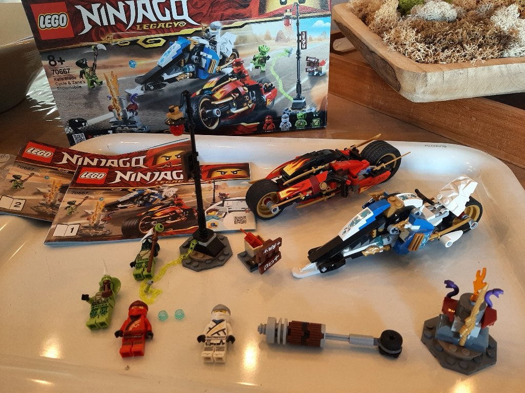 Set Lego Ninjago 70667 Cycle à lames Kai et motoneige Zane, Enlèvement ou Envoi, Lego, Ensemble complet, Comme neuf