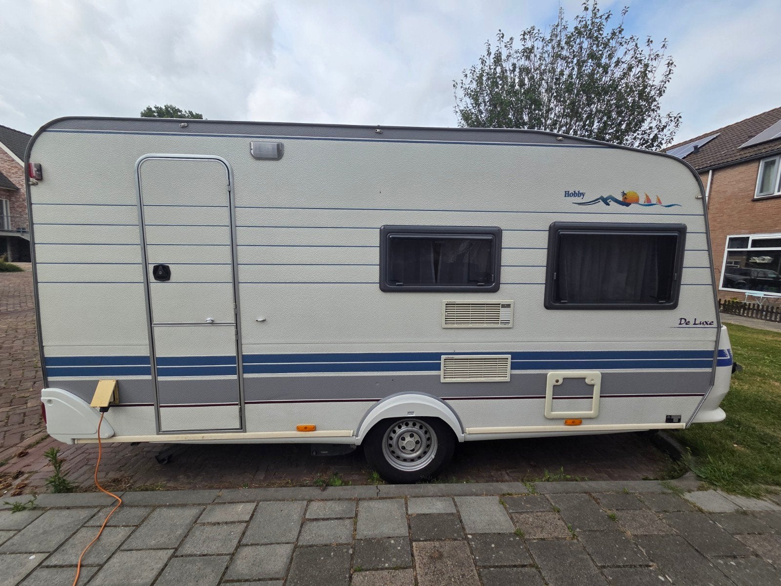 hobby de luxe 440 met voortent,mover en fietsenrek, Hobby, Treinzit, Dwarsbed, Particulier