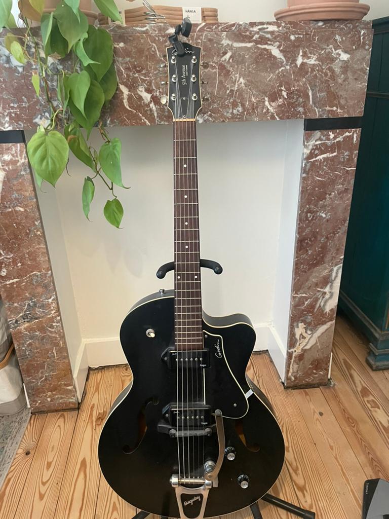 Godin kingpin ii, met Bigsby tremelo!!!, Muziek en Instrumenten, Snaarinstrumenten | Gitaren | Elektrisch, Ophalen, Zo goed als nieuw