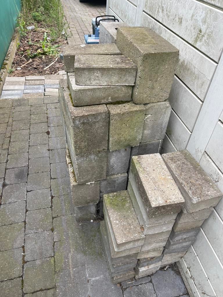 Volle betonblokken, Ophalen, Zo goed als nieuw