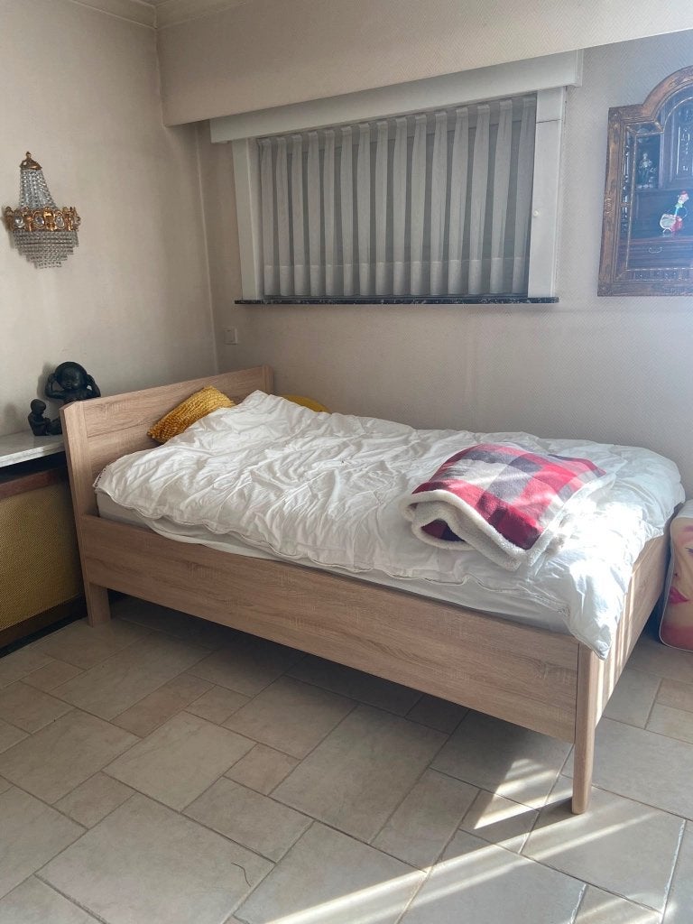 Eikenhouten bed ‘twijfelaar’ elektrisch verstelbaar, Huis en Inrichting, Slaapkamer | Bedden, Ophalen, Verstelbaar, Beige, Zo goed als nieuw